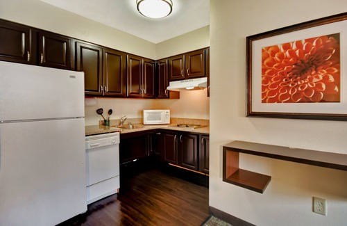 Middleton Condo | Free Breakfast. Pool and Hot Tub. Downtown Area
