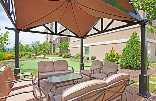 Oak Ridge Condo | Free Breakfast. Pool & Gym. Near the University of Tennessee Arboretum!