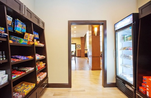 Sweetbriar Apartment | Free Breakfast, Pool, Gym. Studio Near Downtown Austin!