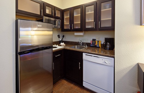 Fairfield Condo | Free Breakfast. Pool & Hot Tub. Close to Napa Valley Wine Country.