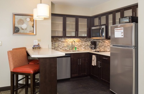 Corona Apartment | Free Breakfast. Pool & Hot Tub. Gym. Your Next Vacation!