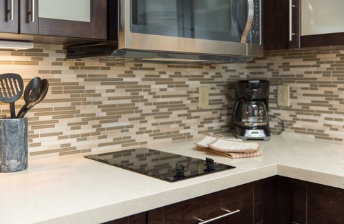 Corona Apartment | Free Breakfast. Pool & Hot Tub. Gym. Your Next Vacation!