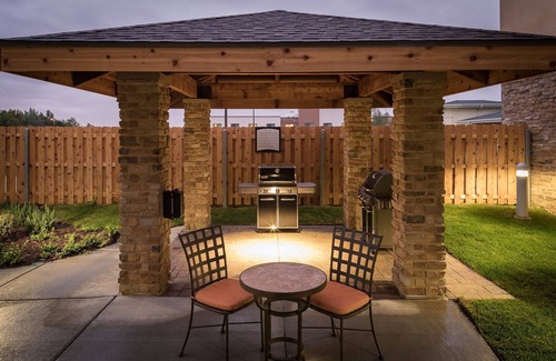 West Omaha Condo | Free Breakfast. Pool. Near the Nebraska Medical Center!