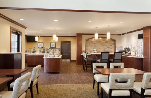 Midland Condo | Free Breakfast. Pool. Quick Drive to the new Chevron and Oxy campuses! Great for Business Travelers!