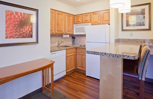 Maple Grove Condo | Free Breakfast. Pool & Hot Tub. Gym. Near Albertville Premium Outlets!