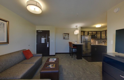 Madison Condo | Free Breakfast. Pool with a Slide. Close to Olbrich Botanical Gardens!