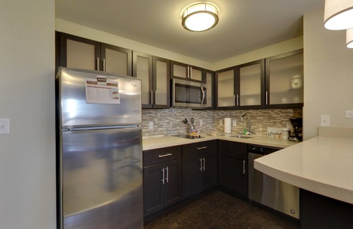 Madison Condo | Free Breakfast. Pool with a Slide. Close to Olbrich Botanical Gardens!