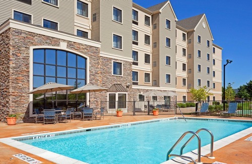 Concordville Condo | Free Breakfast. Seasonal Outdoor Pool. Gym. Close to Longwood Gardens!