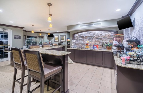 East Texas Apartment | Free Breakfast! Studio with Pool Access. Near Lehigh Valley International Airport