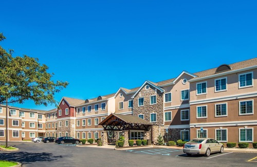 East Texas Apartment | Free Breakfast! Studio with Pool Access. Near Lehigh Valley International Airport