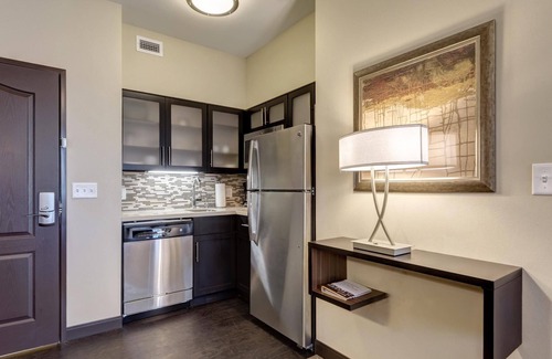 Maryland Heights Apartment | Free Breakfast + Pool, Gym, and BBQ Area! Studio Suite Perfect for Business Travelers