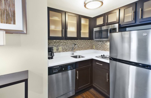 Mayfield Heights Condo | Free Breakfast + 24-Hour Business Center + Gym