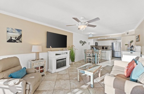 Thomas Drive Condo | FREE Chairs! Gulf Front 1 bed - 2 bath Condo PW510