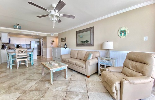 Thomas Drive Condo | FREE Chairs! Gulf Front 1 bed - 2 bath Condo PW510