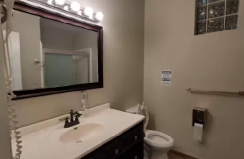 South Loop Hotel | Free Coffee & Private Room - Traveler's Favorite!