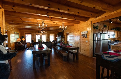 Gatlinburg - Pigeon Forge Cabin | Free Daily Activities - Beautiful Preserve Resort - Amazing Views