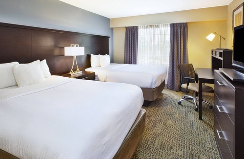 Mayfield Heights Condo | Free Daily Breakfast, Outdoor Pool. 7 Miles from University Circle.