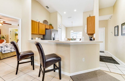 Thousand Oaks House | FREE Disney Plus & Hulu ~ 4 BR/2 BA Heated Pool Home 9mi to Disney Theme Parks