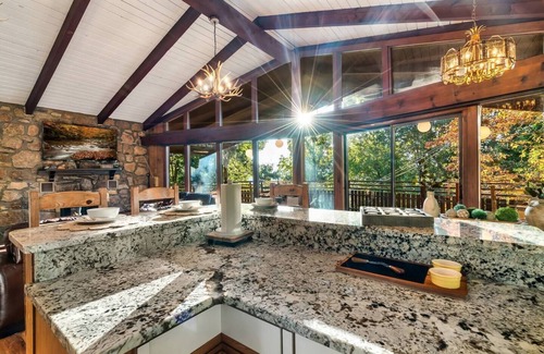 Chalet Village Cabin | Free Dollywood Tix/Views/Hot Tub/Arcade/Spacious