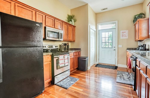 Metropolitan Apartment | Free Early Check-In - Summer in Savannah - 5 mins to DT & Forsyth - Mini Gym