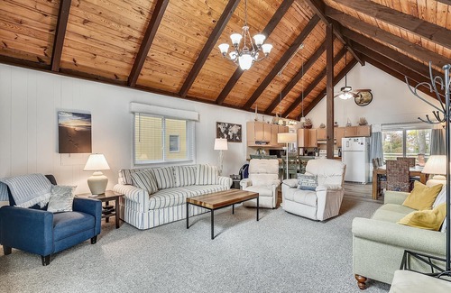 Bethany Beach Cottage | Free Golf at Bear Trap Dunes and MORE! Family friendly comfy & cozy Bethany Beach vacation home with all the cottage charm imaginable!