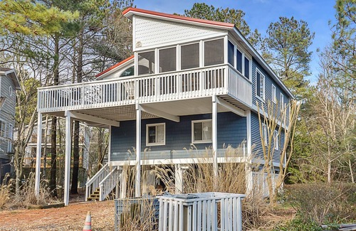 Sandpiper Pines House | Free Golf at Bear Trap Dunes and MORE! Very nicely decorated 5 bedroom, 2 bath home just one block west of Coastal Highway.