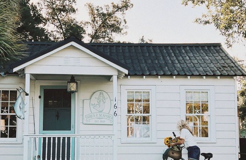 Tybee Island Cottage | FREE Golf Cart, Bikes & Kayaks~ Luxe, King BR, Tidal Creek Retreat, PRIVATE Dock