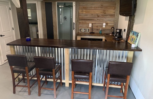 Galveston House | FREE Golf Cart Cozy updated beach cottage with view of Gulf and community pool