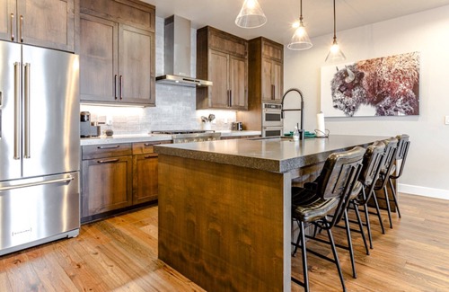 Hideout Condo | *FREE Golf* Luxury Vacation Home | 2 Mins to Lake | Private Hot Tub | 10 Mins to Deer Valley East