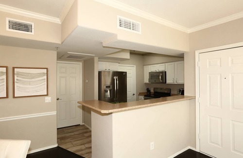 North Scottsdale Condo | Free Golf! Resort Style Condo in Ideal Location! Heated Pool/Spa/Gym, WIFI, Near Shopping & Dining!