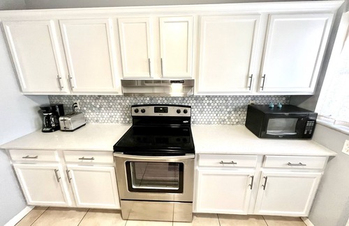 Westgate House | FREE Heated Pool, Weber Gas Grill, 3 miles to the beach!