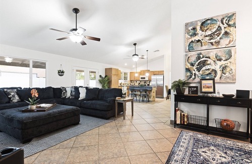 Mesa House | FREE Heated Pool - Hot Tub - Putting Green - Massage Chairs - More!