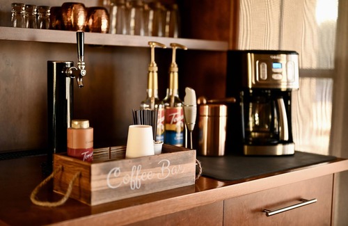 La Buena Vida House | Free Heated Pool-I mi to State Farm Stadium-Westgate-Family & Entertaining Home