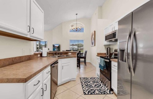 Lake Berkley House | Free Heated Pool | Pool Table | 15min to Disney