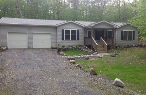 Bushkill House | FREE Horseback riding & Skiing