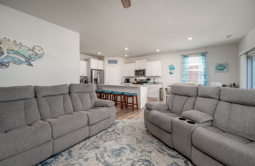 Millville House | Free Linens & Cleaning - Calm Water Retreat