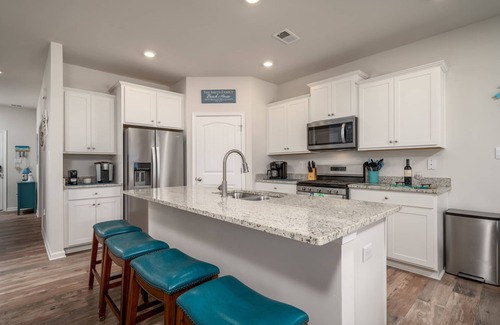 Millville House | Free Linens & Cleaning - Calm Water Retreat