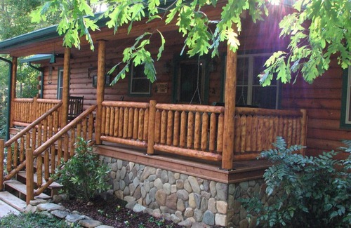 Robbinsville Cabin | Free Local Estate Tours + Peaceful Cabin + Hot Tub Overlooks Creek