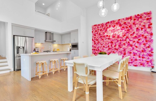 West End House | FREE NIGHT DEAL! DOWNTOWN! 2MI TO BROADWAY! LUXE BABE HOUSE #5 of 5 HOMES IN ROW