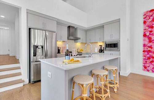West End House | FREE NIGHT DEAL! DOWNTOWN! 2MI TO BROADWAY! LUXE BABE HOUSE #5 of 5 HOMES IN ROW