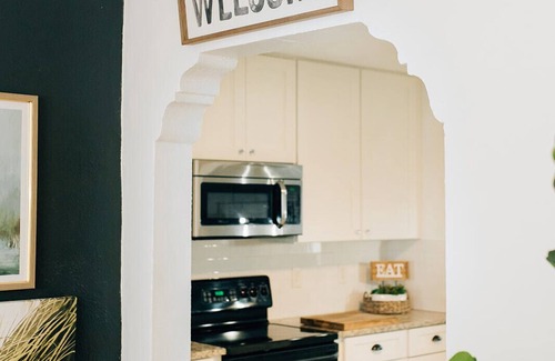 Riverside Heights House | FREE NIGHT: Private Pickleball court! Pets Welcome -Near to Armature Works