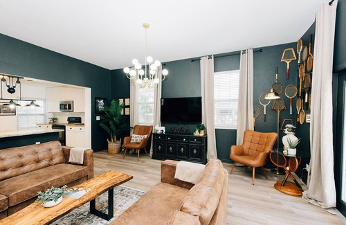 Riverside Heights House | FREE NIGHT: Private Pickleball court! Pets Welcome -Near to Armature Works