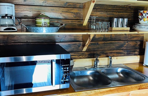 Pine Ridge Cabin | ✨FREE NIGHT PROMO✨Knotty Pine- Handcrafted Cozy Cabin-Pet Friendly- Hot Tub-RRG