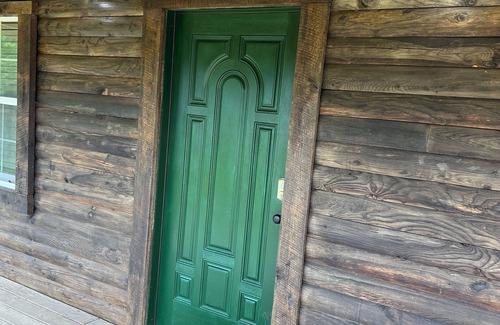 Pine Ridge Cabin | ✨FREE NIGHT PROMO✨Knotty Pine- Handcrafted Cozy Cabin-Pet Friendly- Hot Tub-RRG