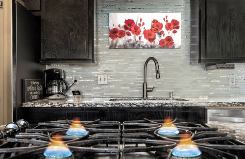 Pearland House | FREE NIGHT! Sleeps 10, Private Pool, Hot Tub