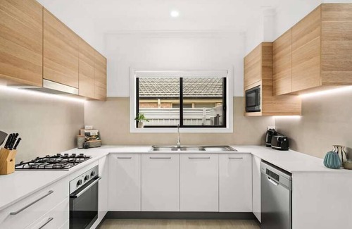 Booker Bay Apartment | Free Night Stay this Winter*>Stroll to cafes/Water