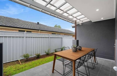 Booker Bay Apartment | Free Night Stay this Winter*>Stroll to cafes/Water