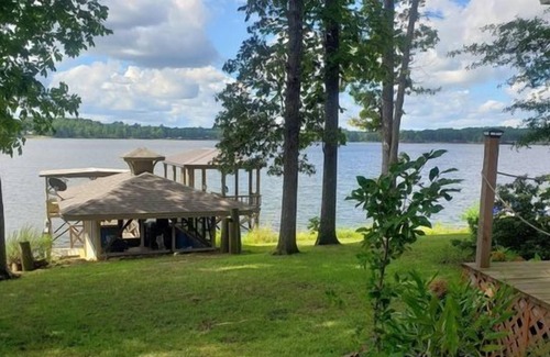 Hemphill Cottage | Free night! Weekday Special located directly on Toledo Bend Lake
