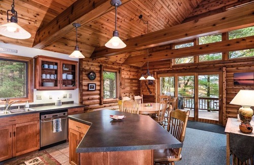 Wild Rose Cabin | Free nite book wknd offseason Lakehome logcabin hottub fireplace boats sandbeach