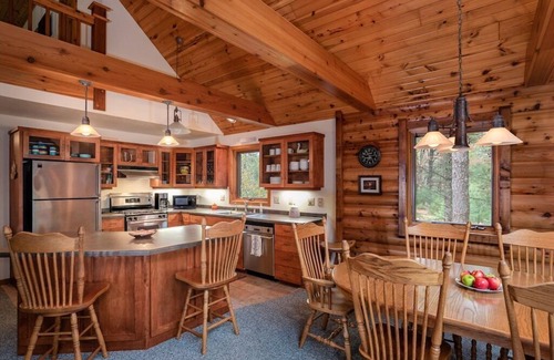 Wild Rose Cabin | Free nite book wknd offseason Lakehome logcabin hottub fireplace boats sandbeach